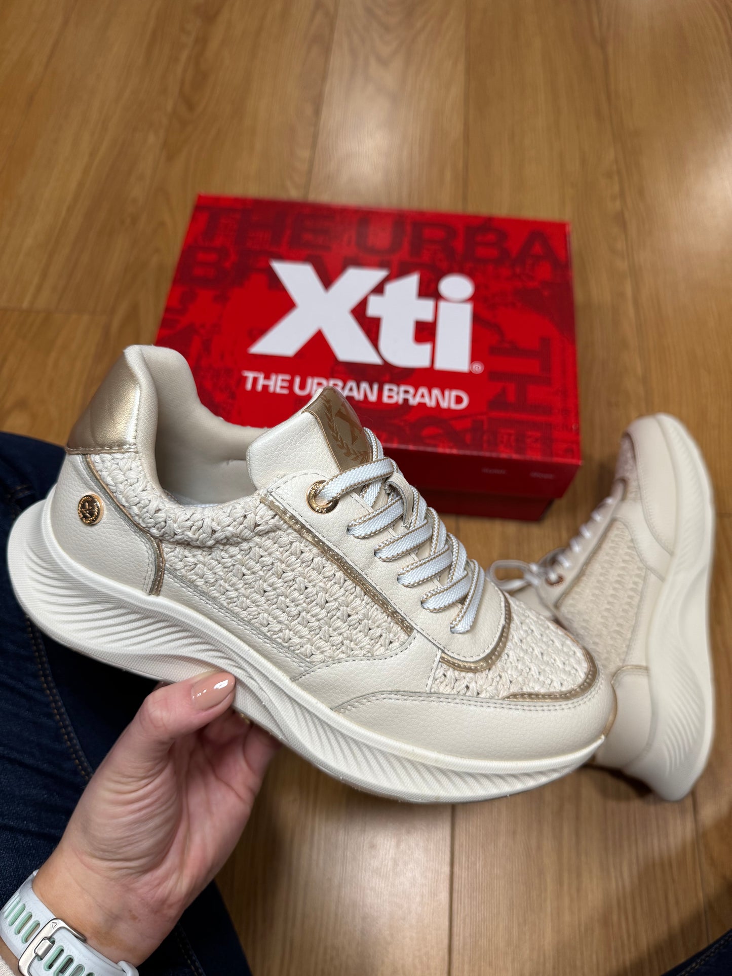 XTI Beige Weave Trainer