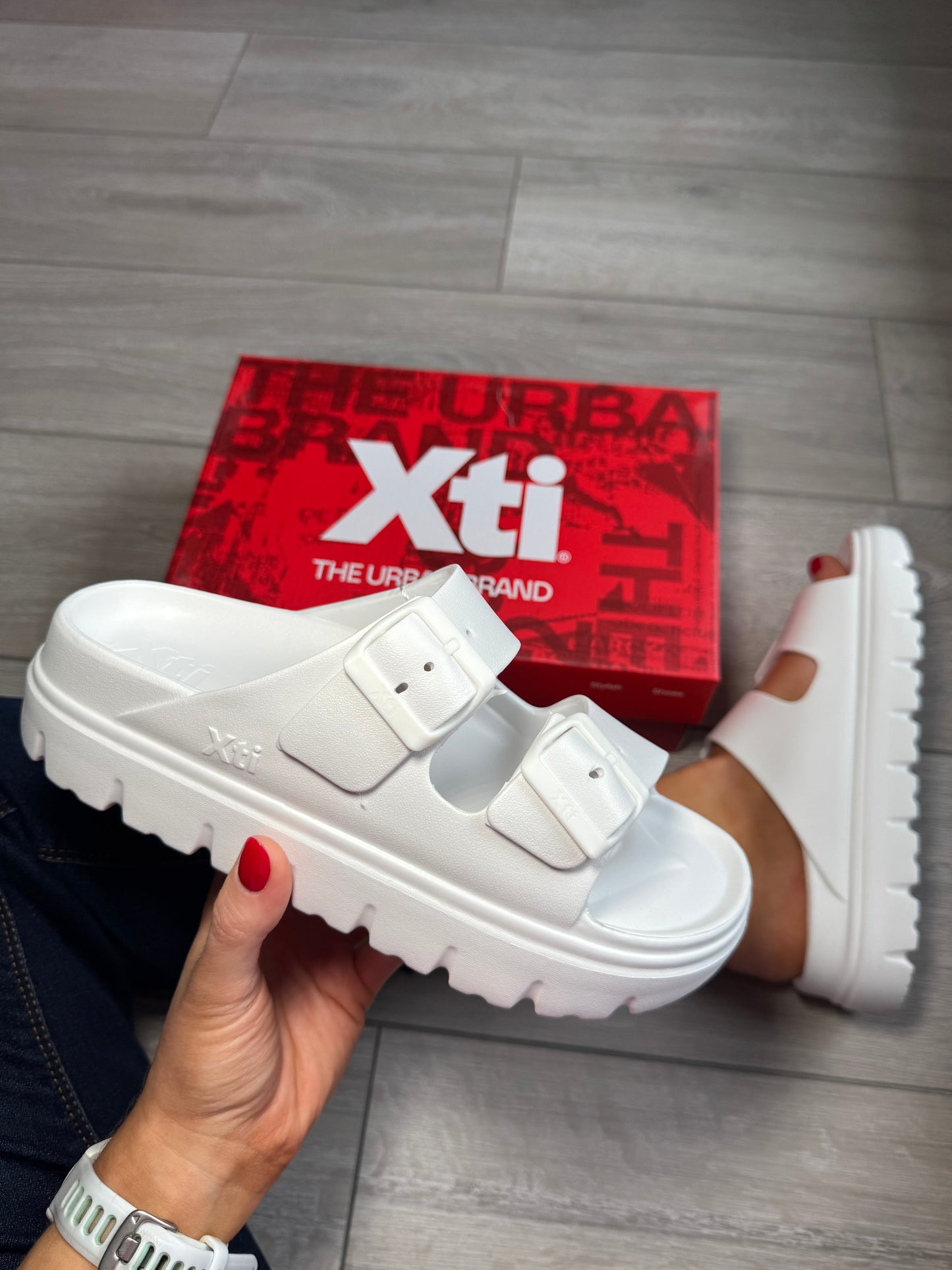 XTI White Slider