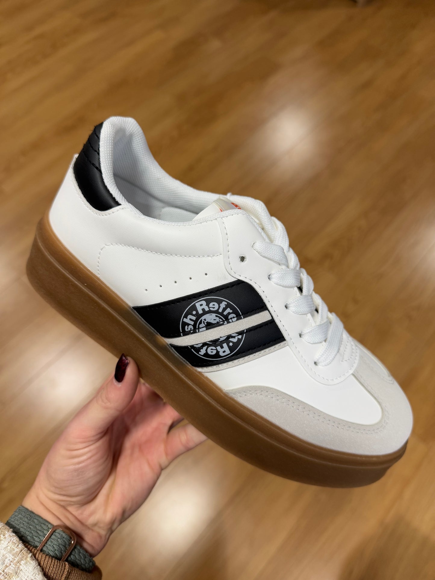 Refresh White/Black Stripe Trainer