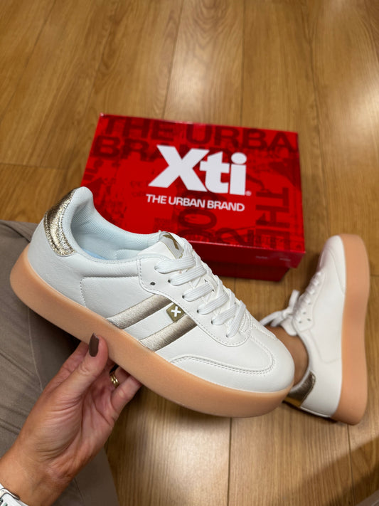 XTI Gold/White Stripe Trainer