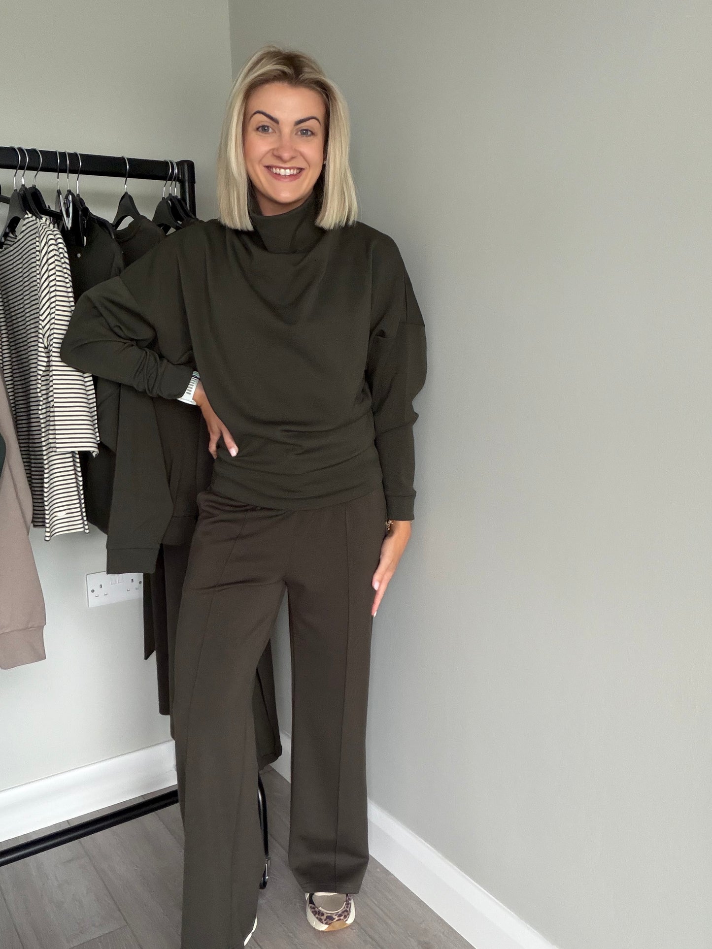 Relax & Renew Wren Khaki Jogger