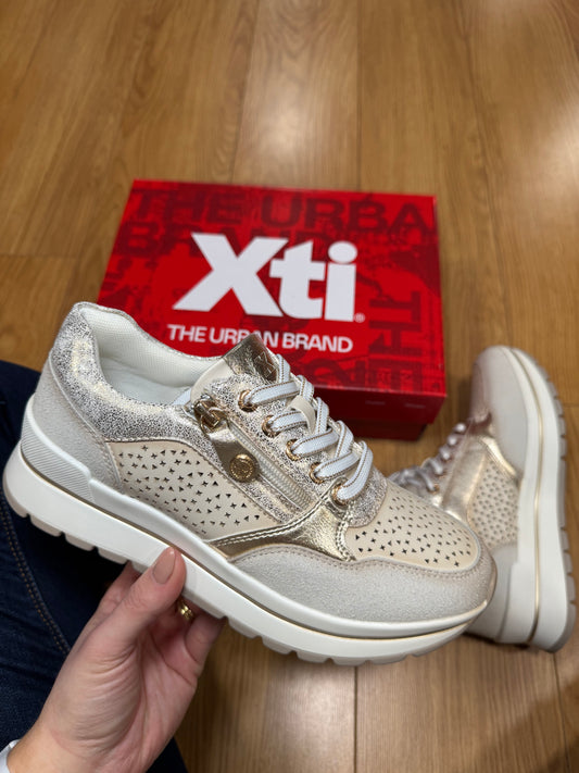 XTI Gold/Beige Trainer