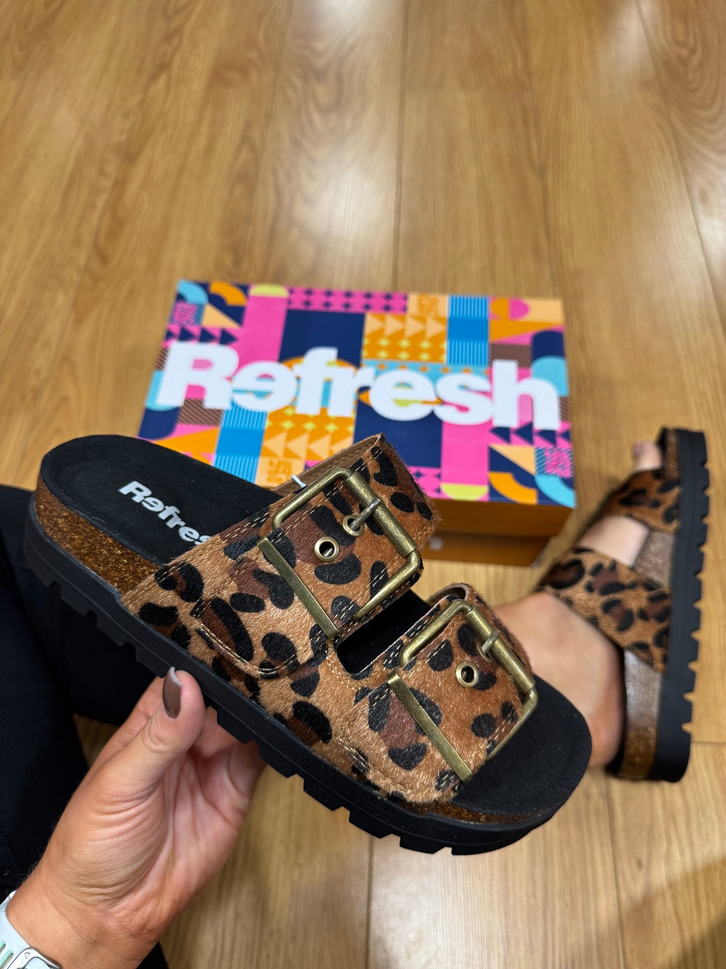 Refresh Camel Leopard Slider