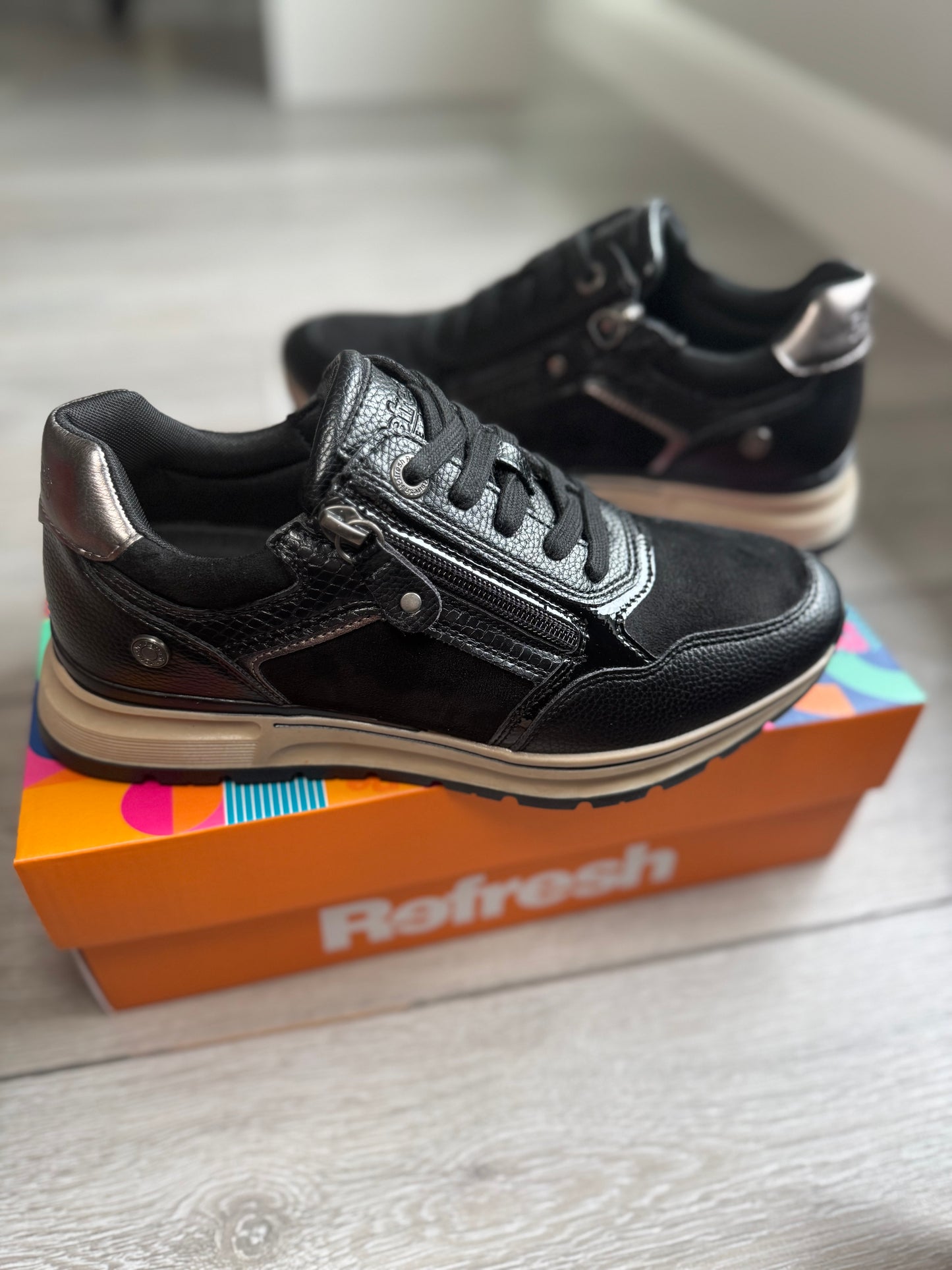 Refresh Black Zip Trainer