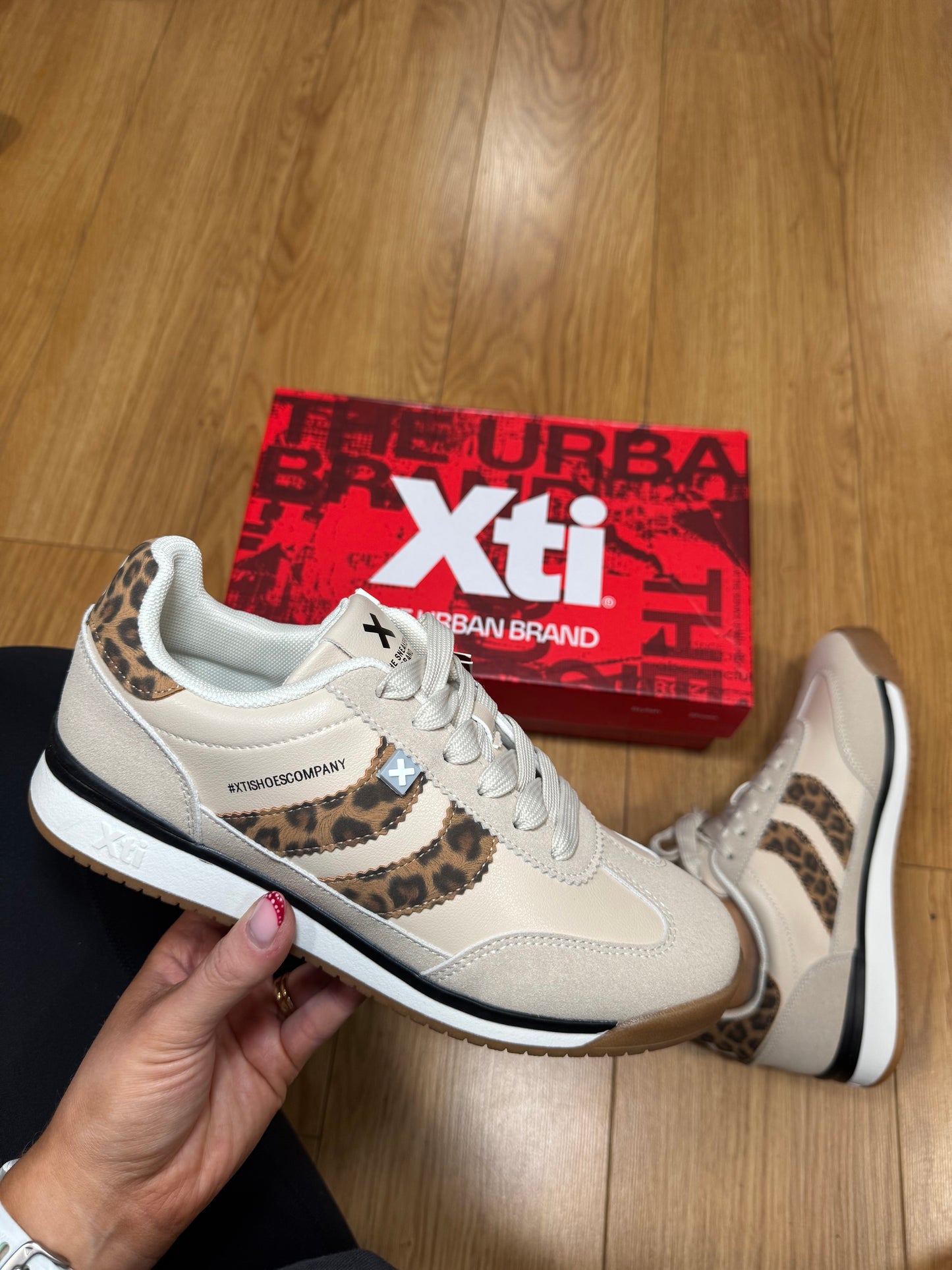 XTI Beige/Leopard Stripe Trainer
