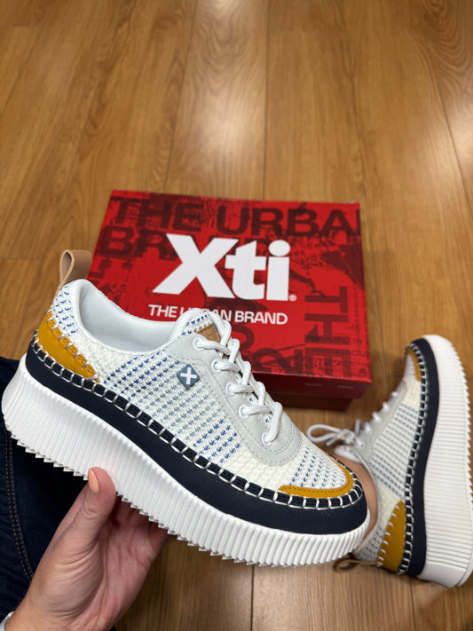 XTI White/Navy Woven Trainer