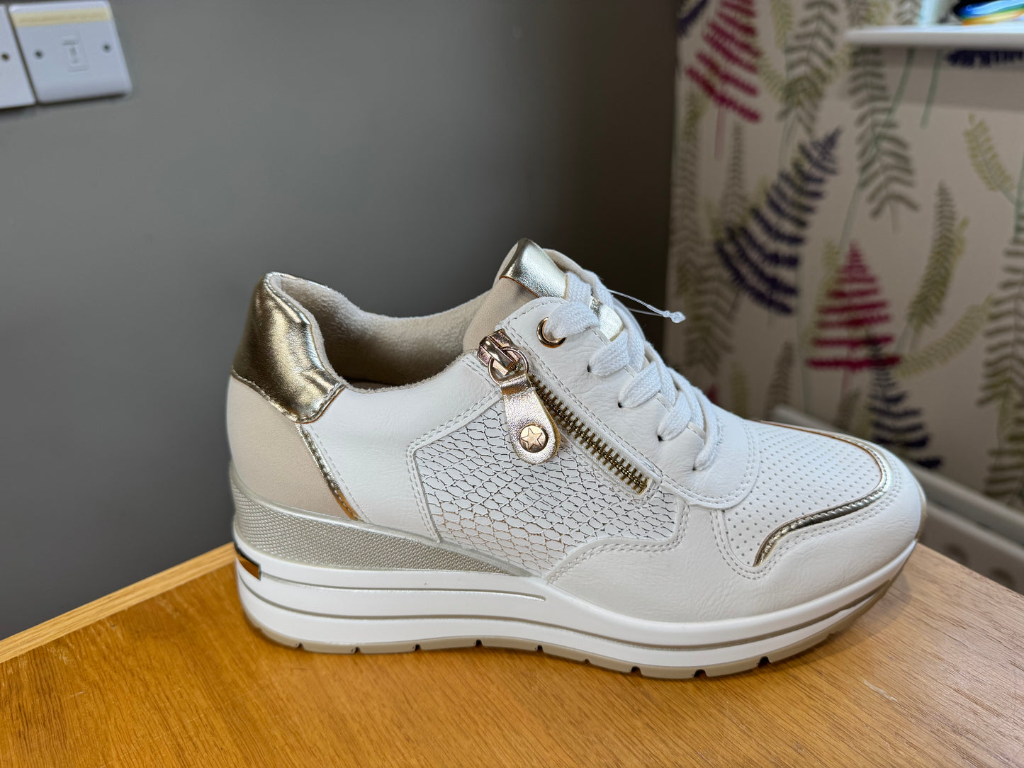 Redz White/Gold Wedge Zip Trainer