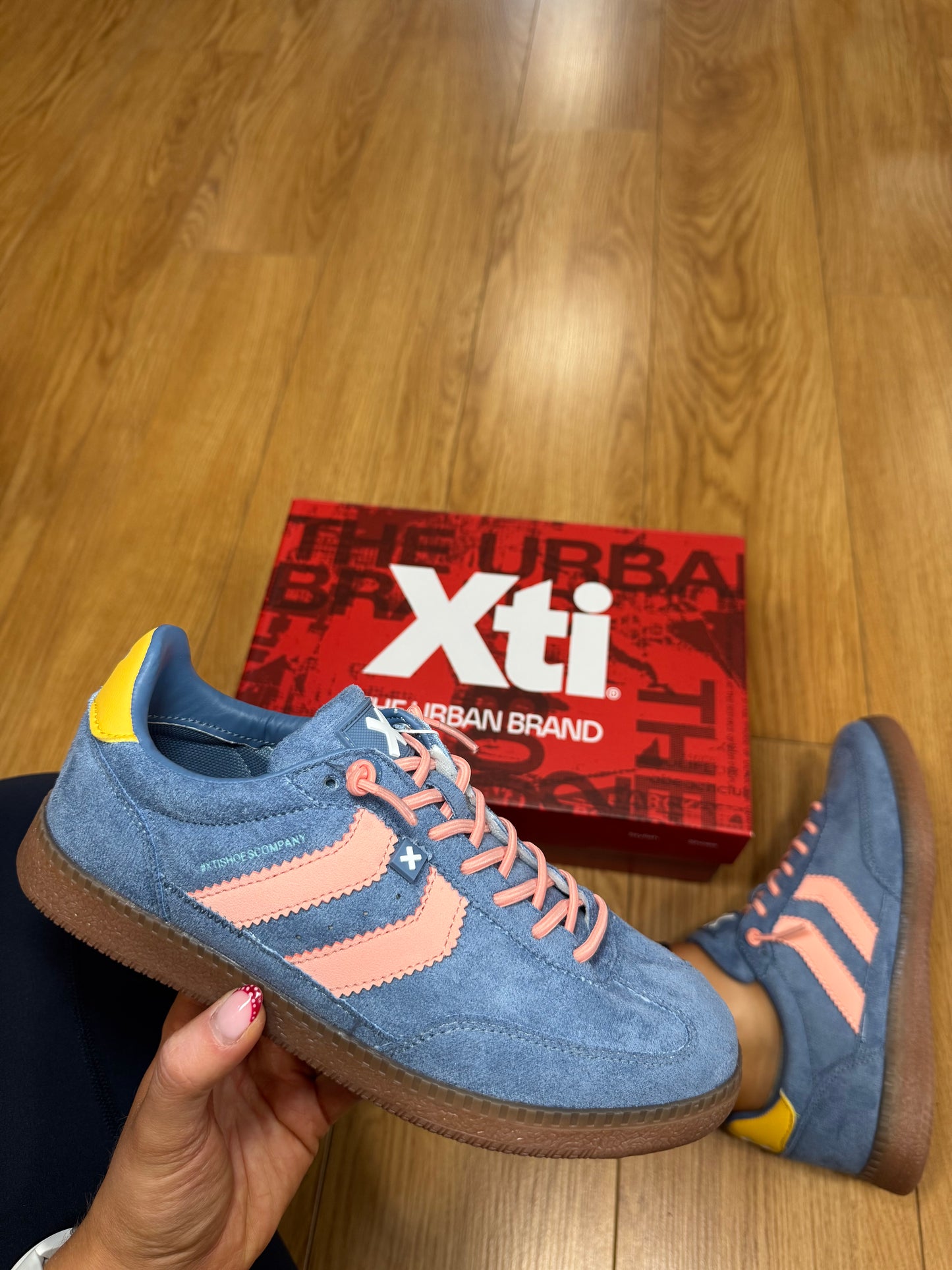 XTI Blue/Pink Stripe Trainer
