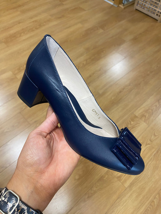 Emis Navy Leather/Patent Bow Court