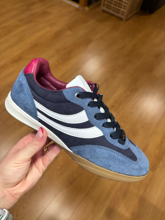 Tommy Bowe for Her Gaudin Sky/Admiral Trainer