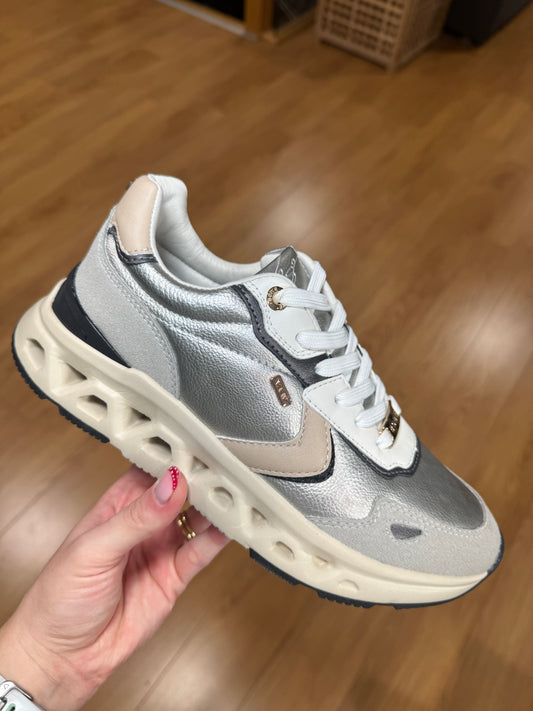 Tommy Bowe for Her Barsoum Chrome Trainer