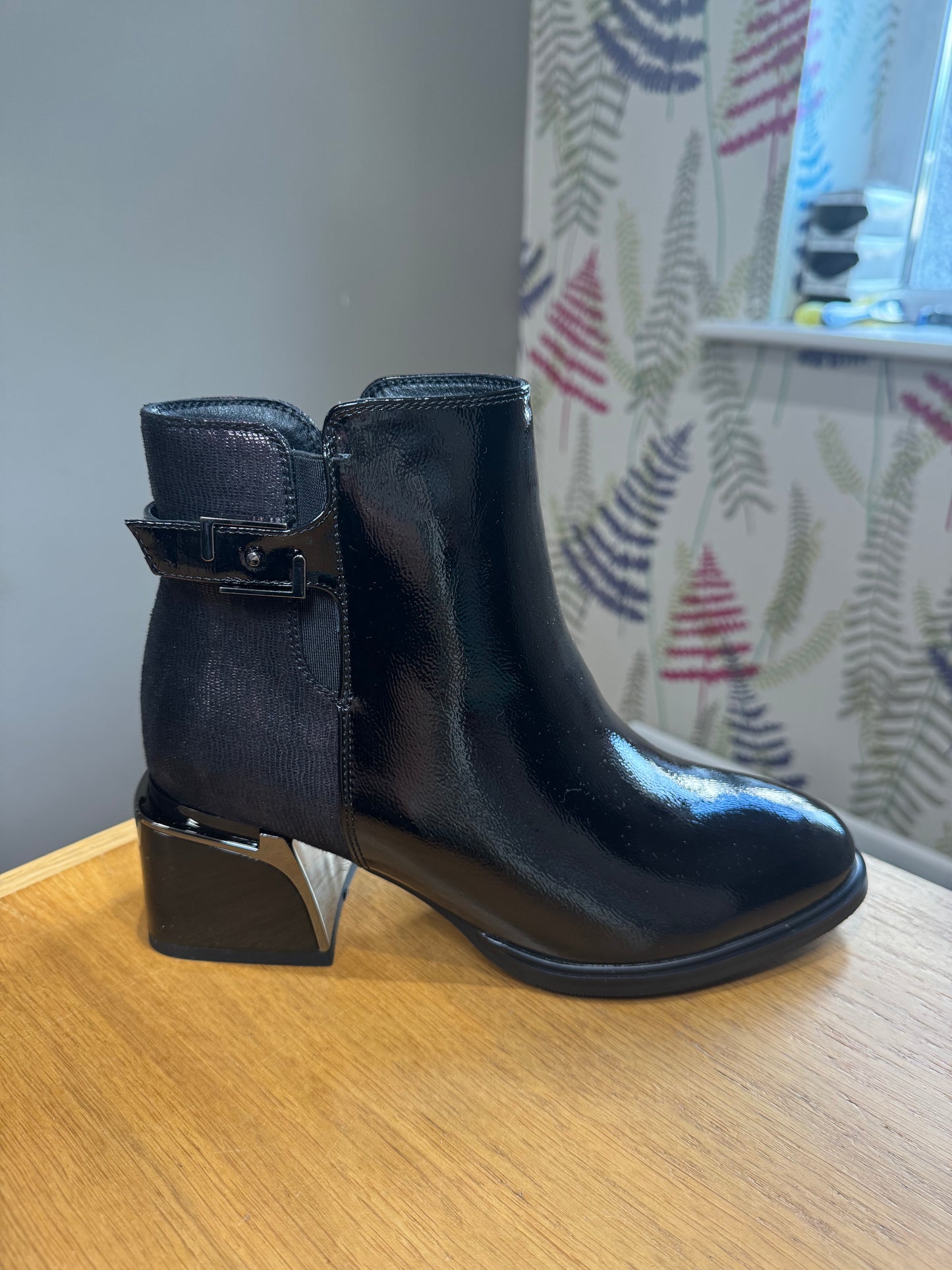 Redz Black Patent/Shimmer Block Boot