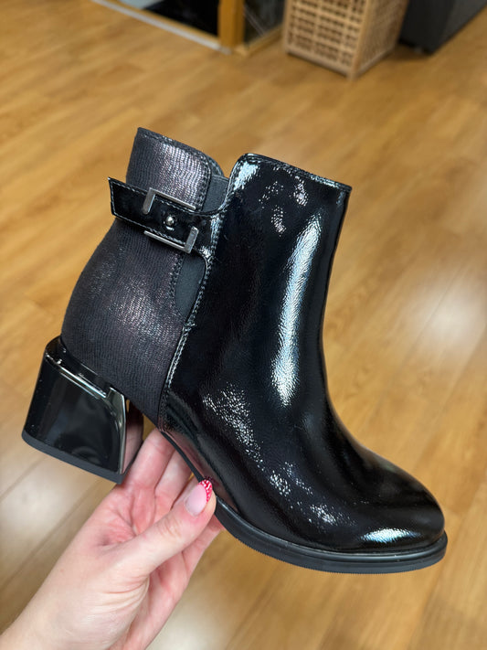 Redz Black Patent/Shimmer Block Boot