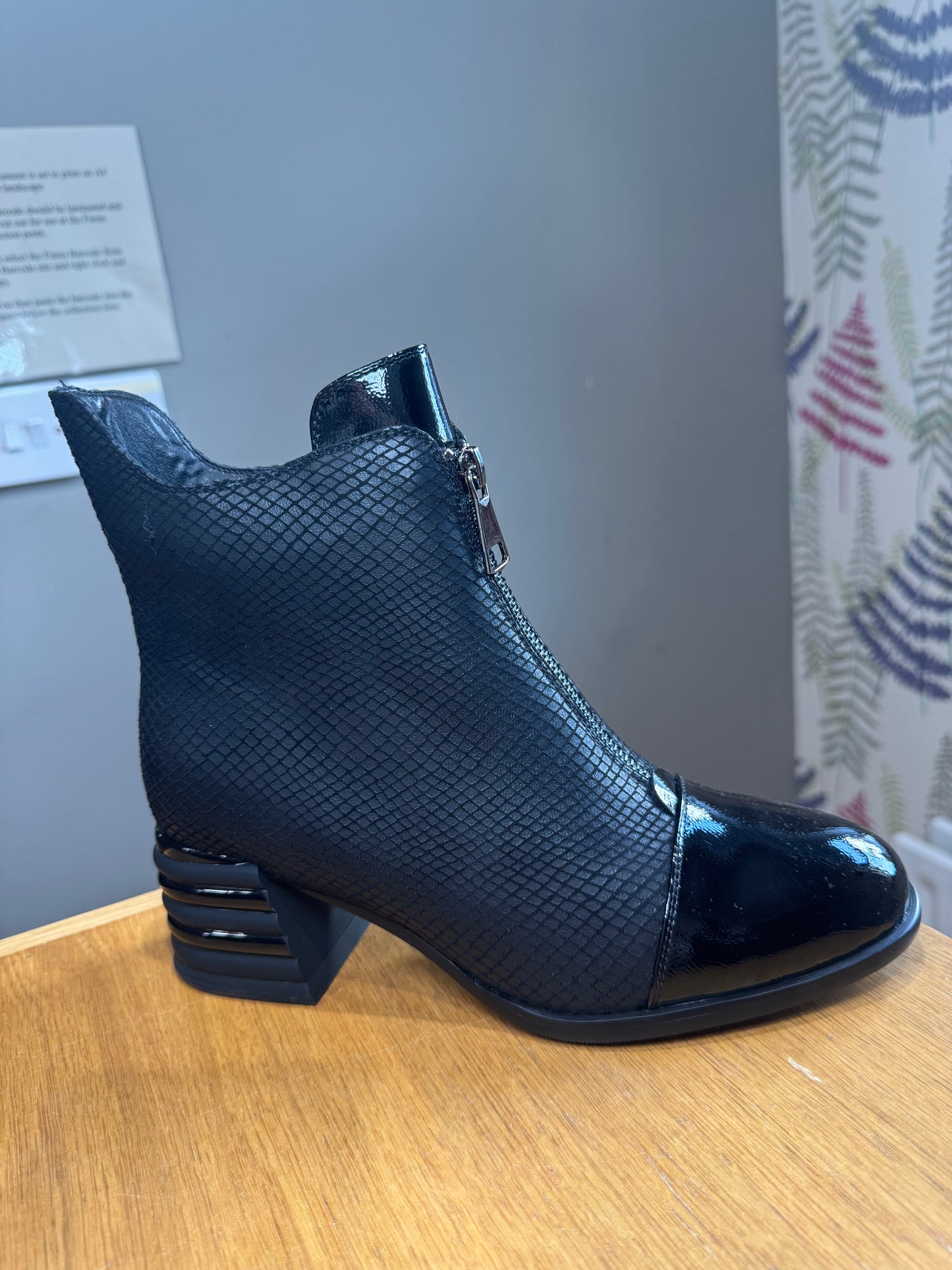 Redz Black Zip Block Boot
