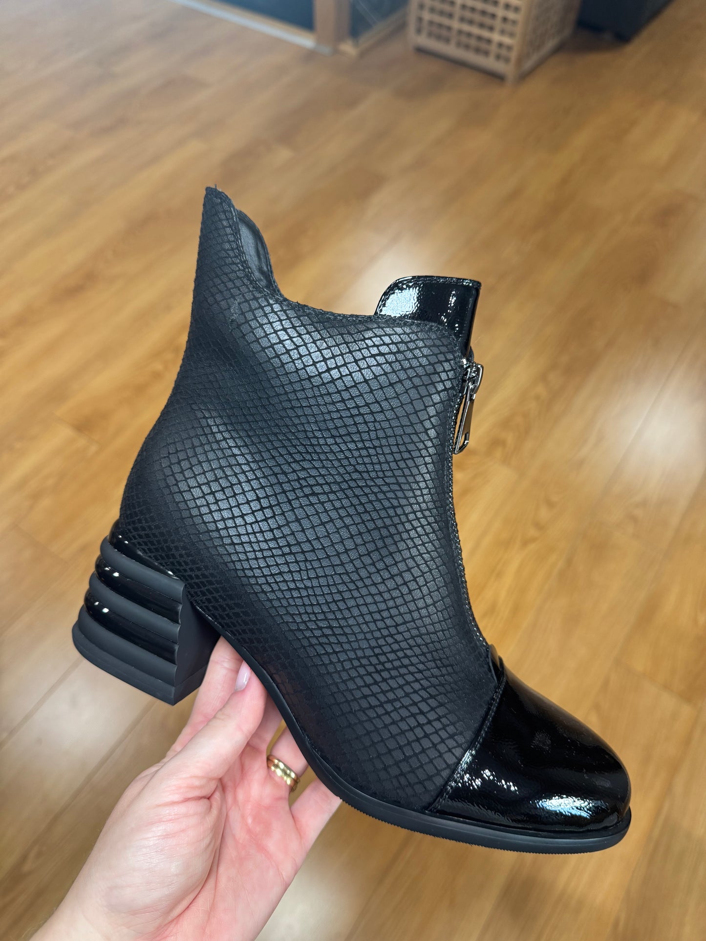 Redz Black Zip Block Boot