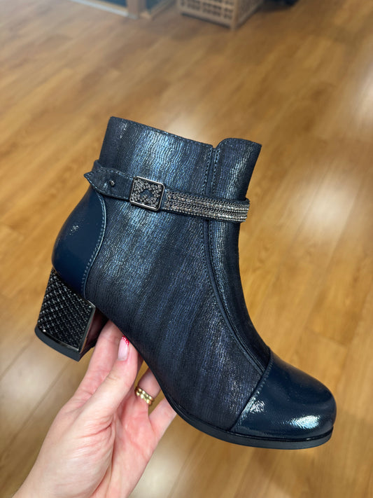 Redz Navy Shimmer/Diamanté Block Boot