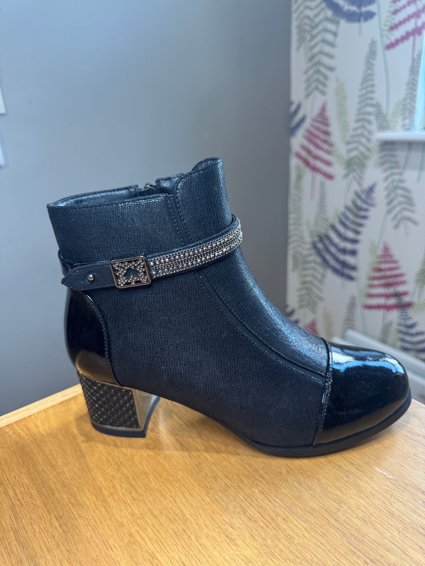 Redz Black Shimmer/Diamanté Block Boot