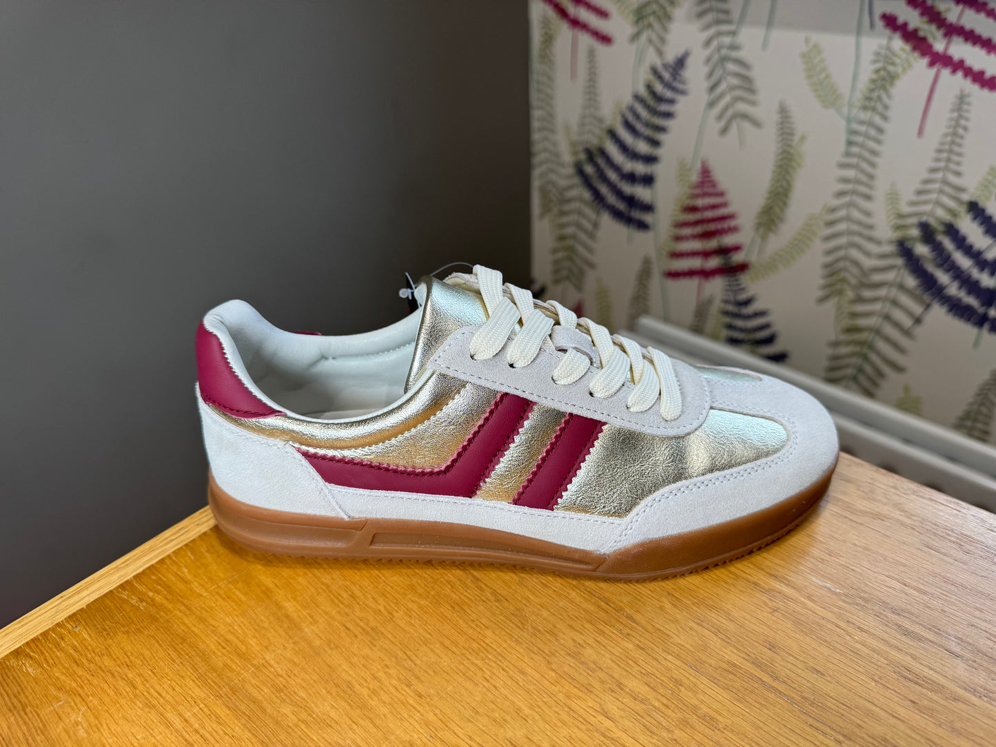 Redz Beige/Wine/Gold Trainer