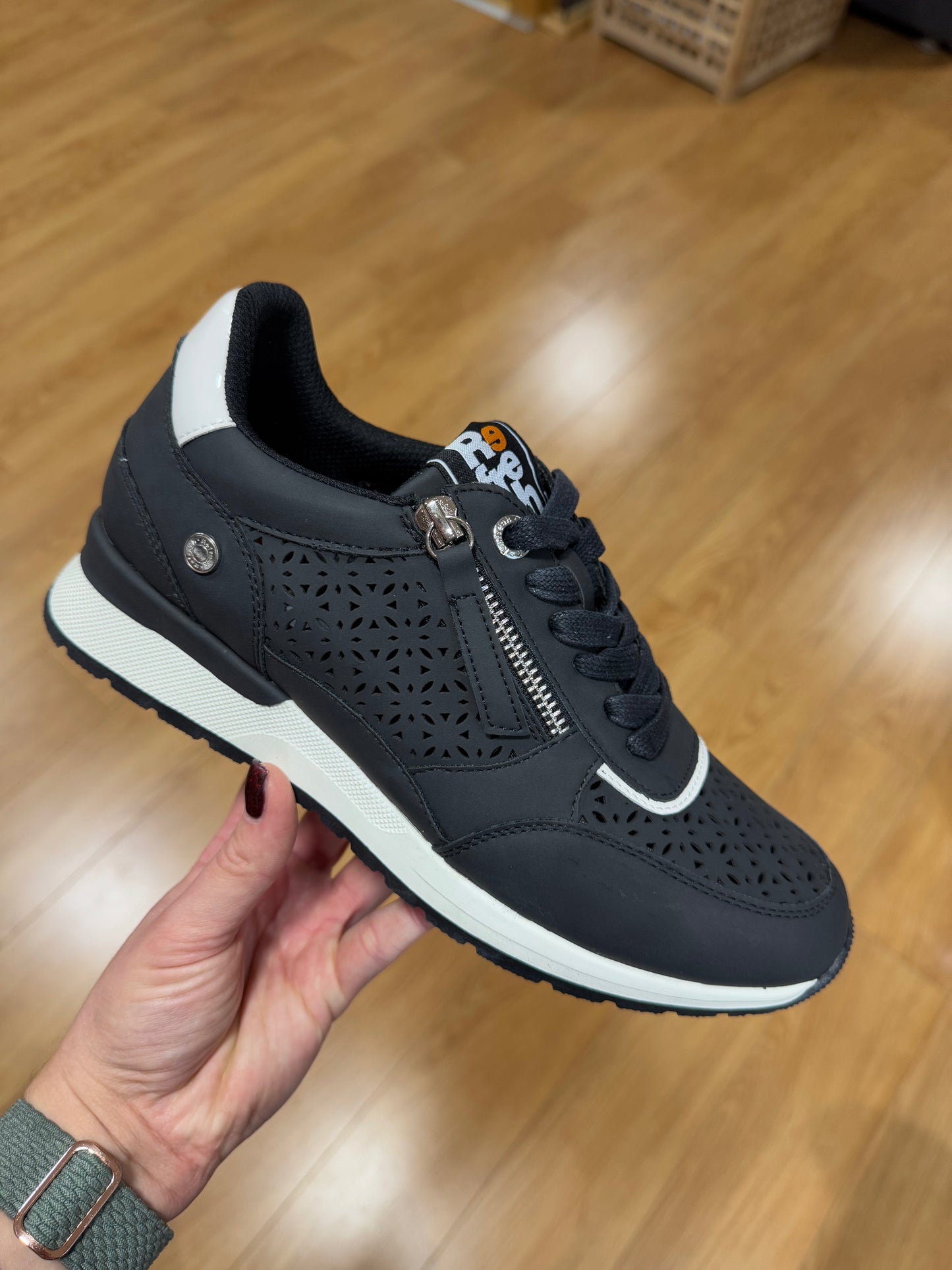 Refresh Black Design Zip Trainer