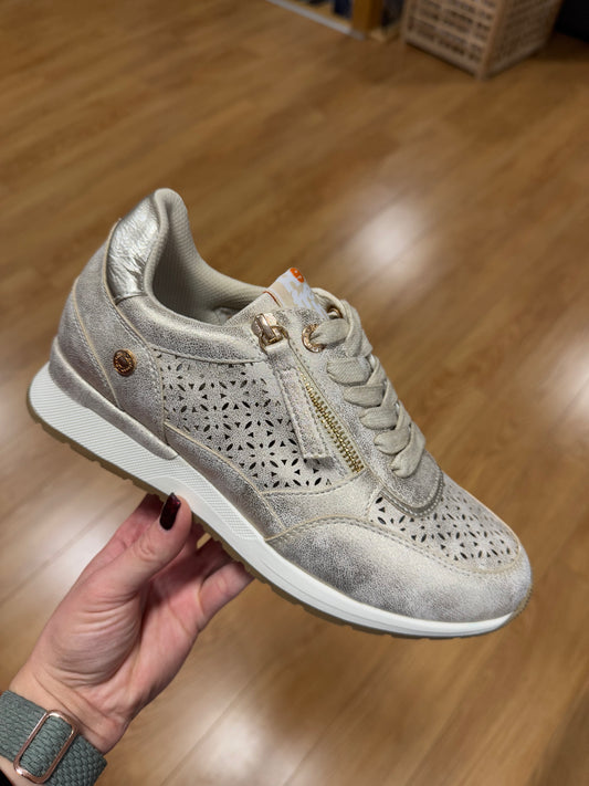 Refresh Gold Design Zip Trainer