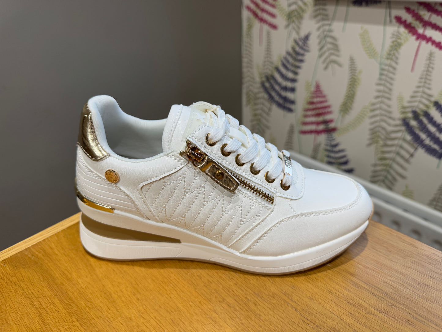 XTI White/Gold Wedge Trainer