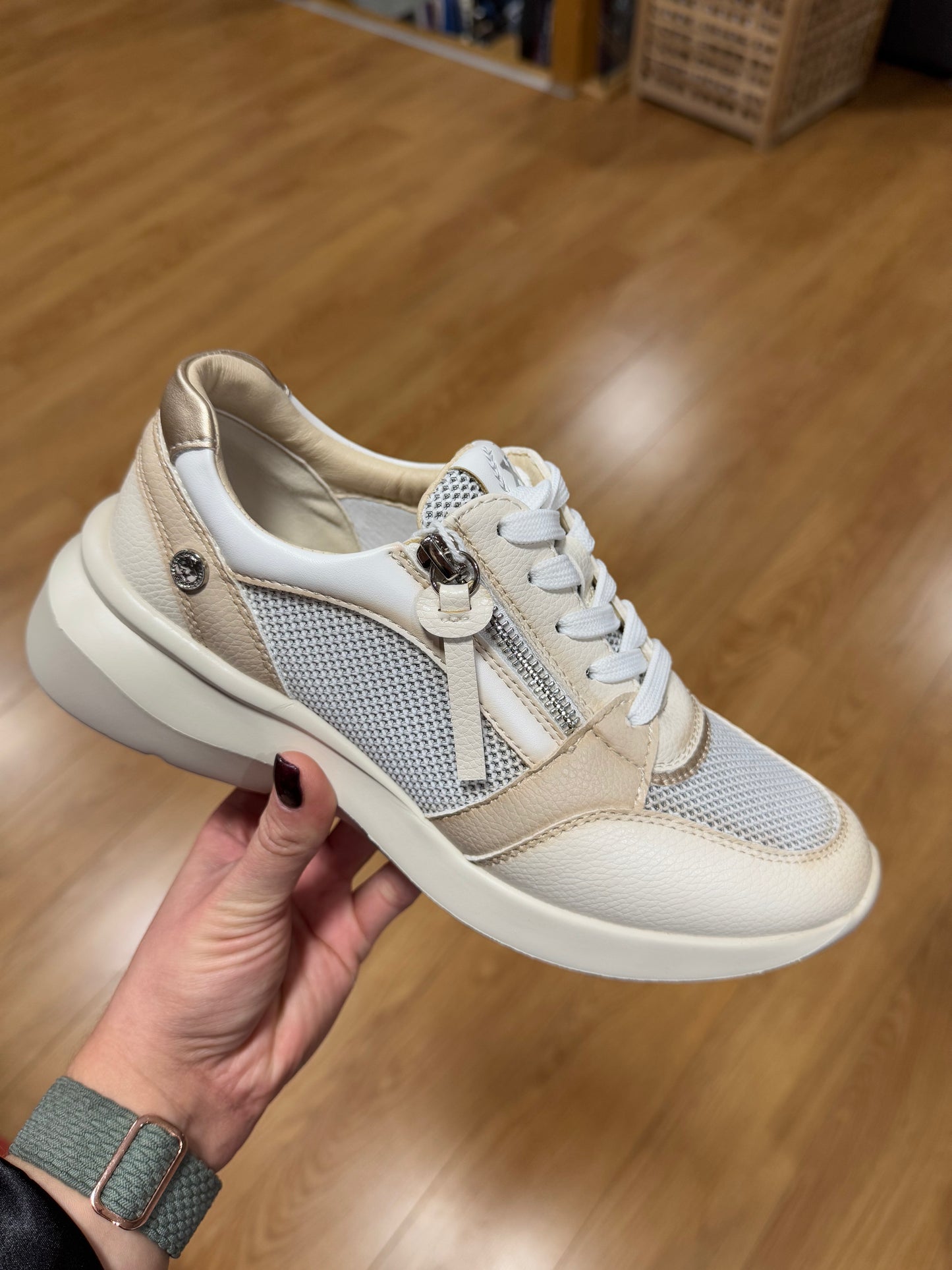 XTI Beige Mesh/Zip Trainer