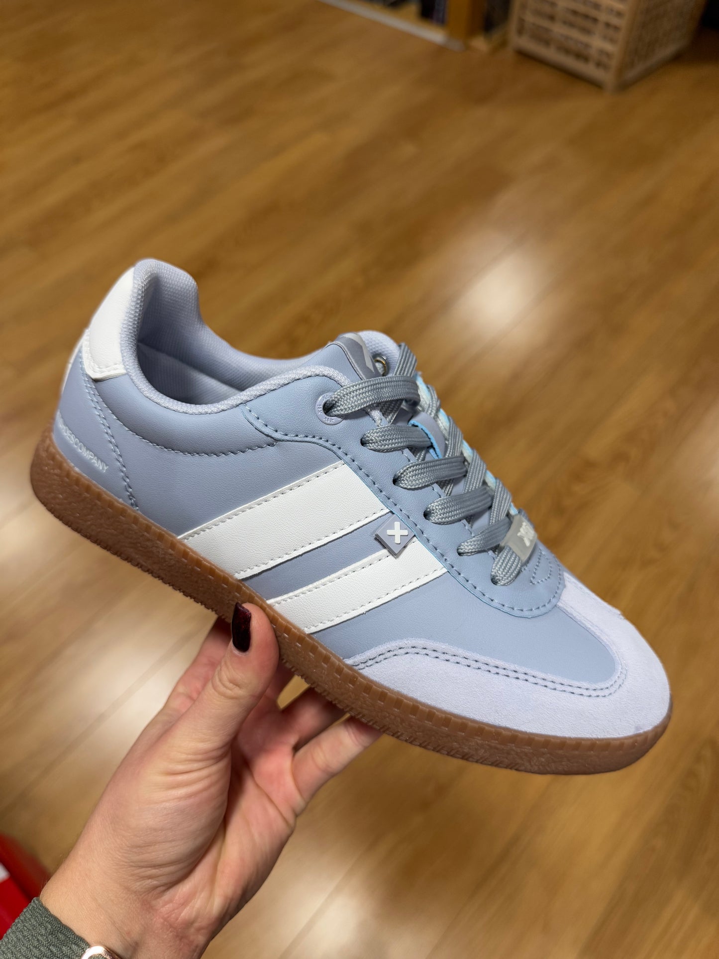 XTI Blue Stripe Trainer
