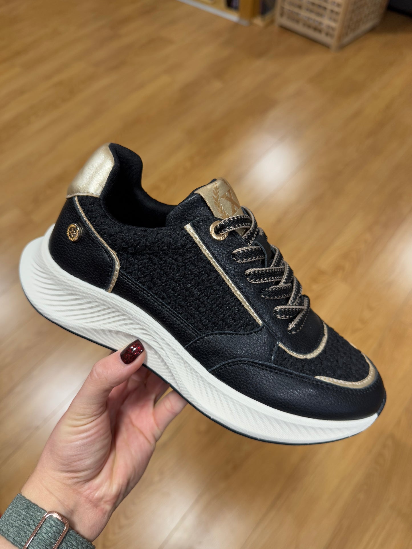 XTI Black Weave Trainer