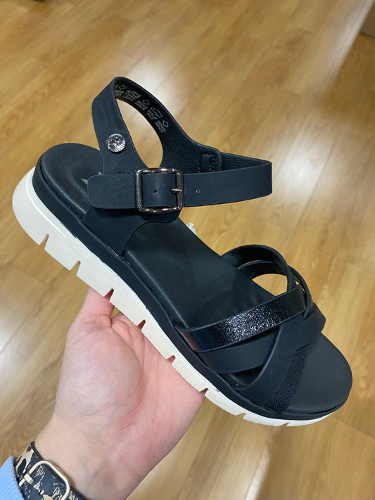 XTI Black Crossover Sandal