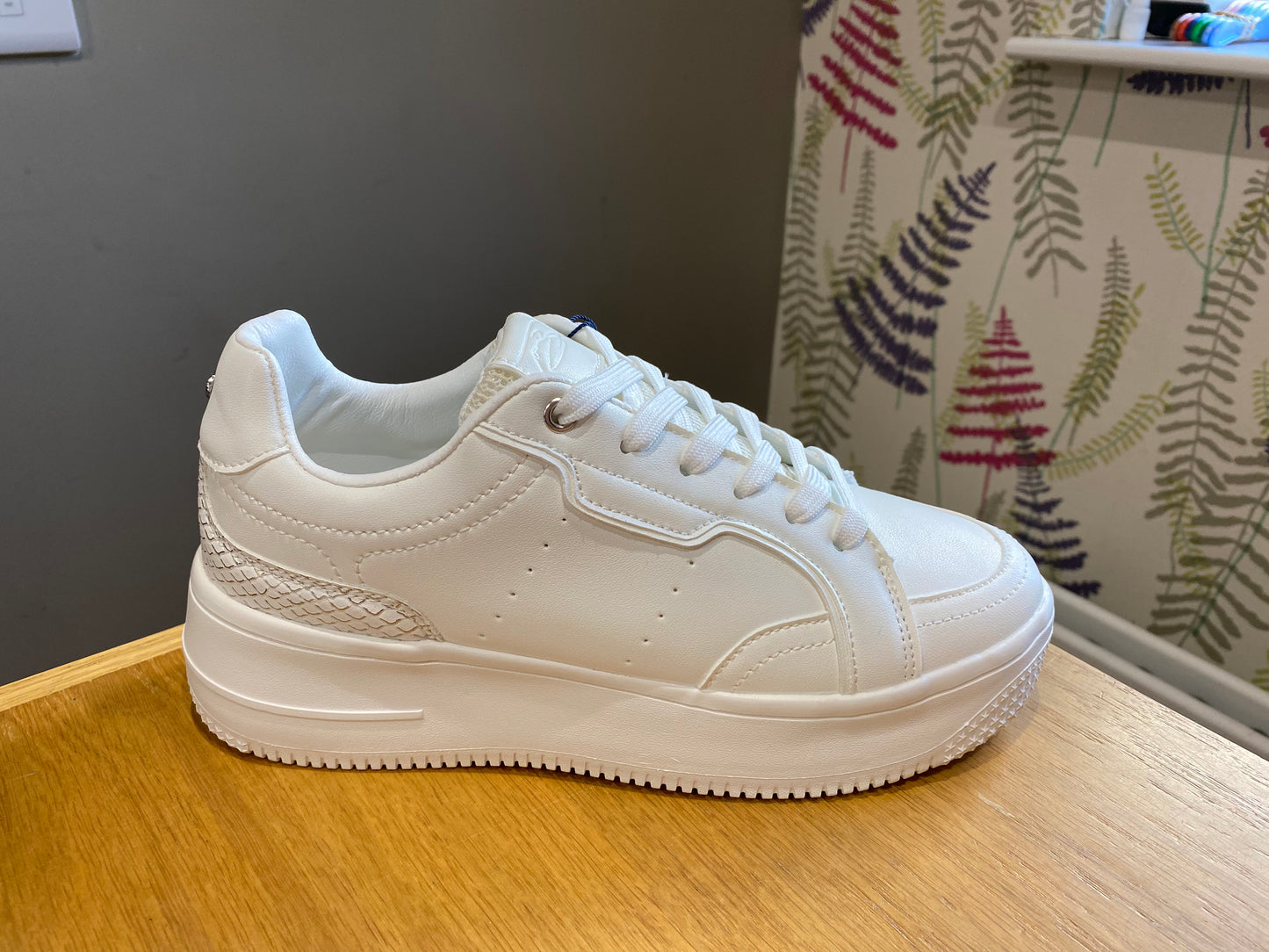 Tommy Bowe for Her Kehl White Trainer