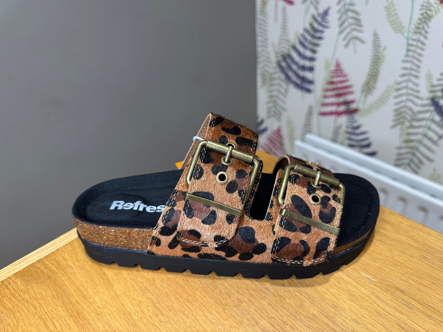 Refresh Camel Leopard Slider