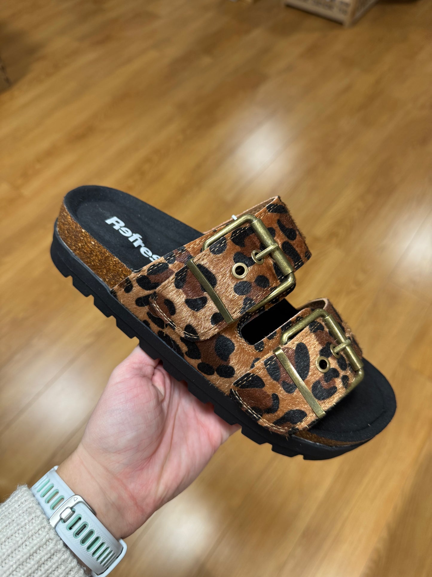 Refresh Camel Leopard Slider