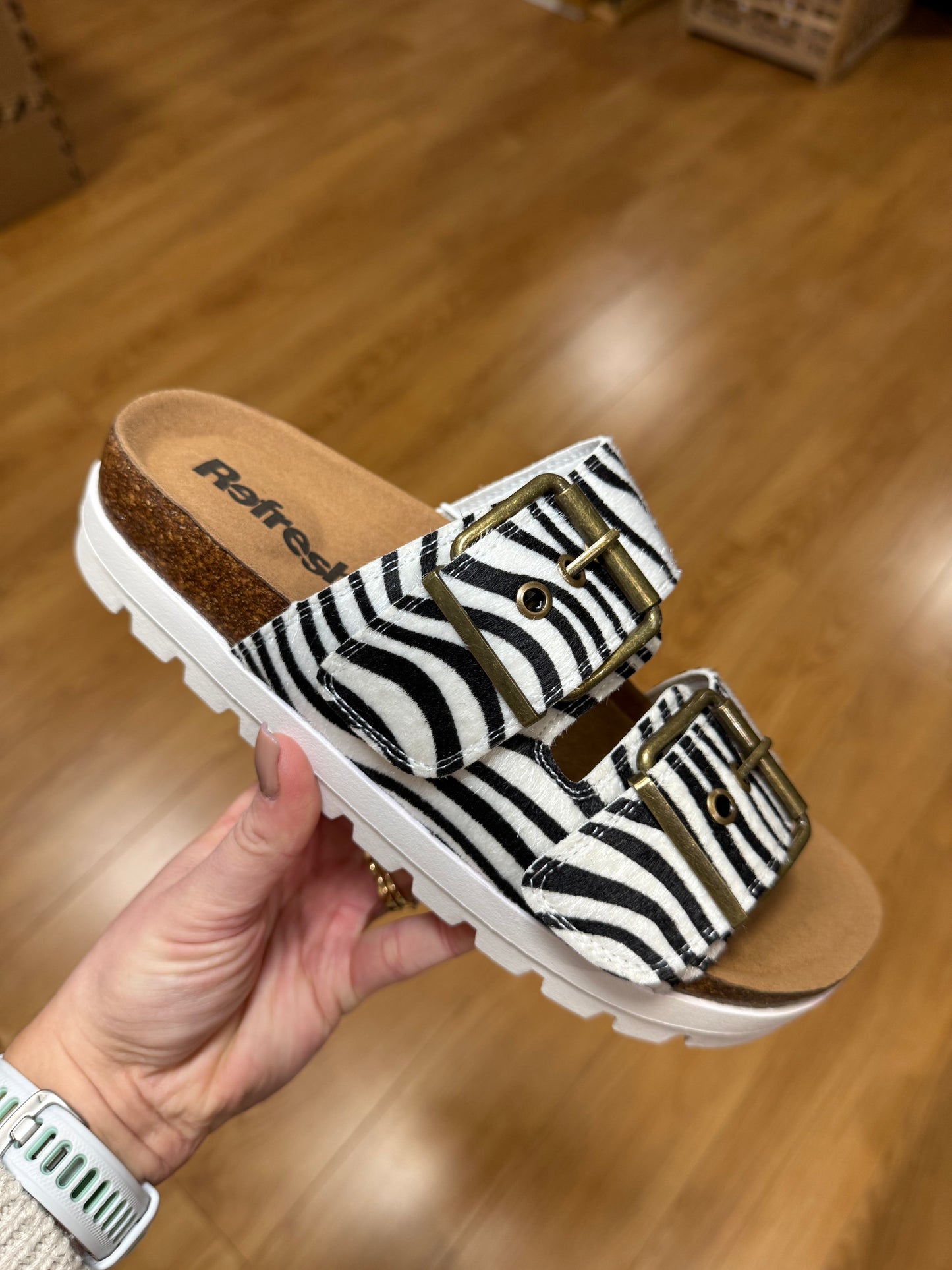 Refresh White Zebra Slider