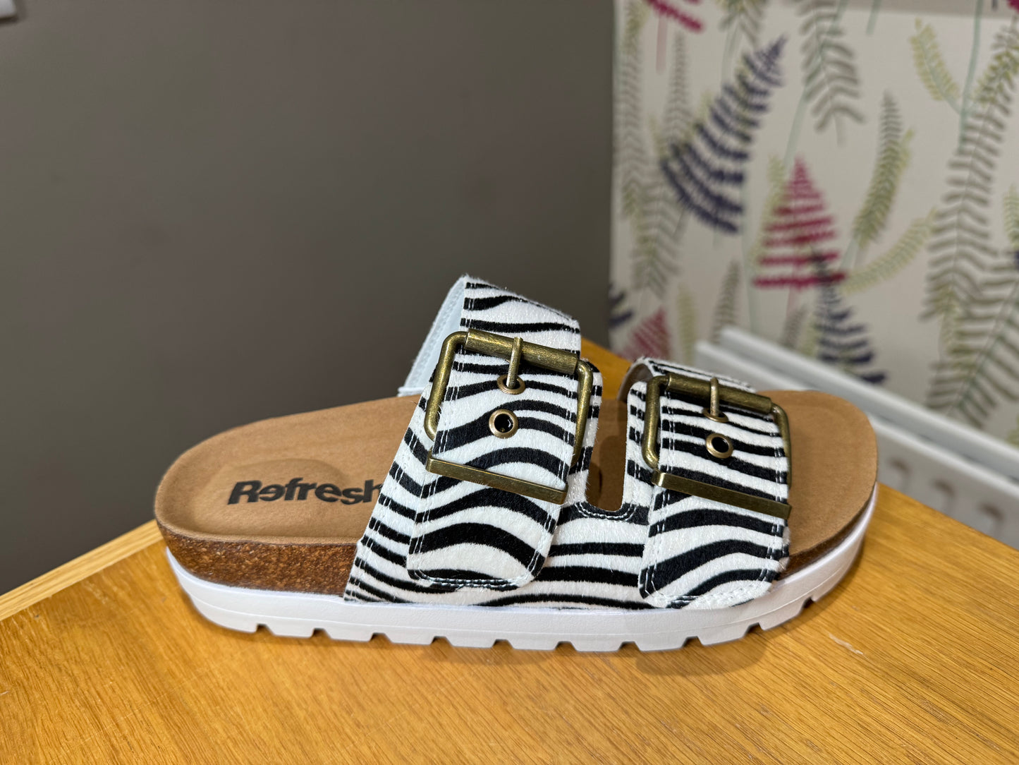 Refresh White Zebra Slider