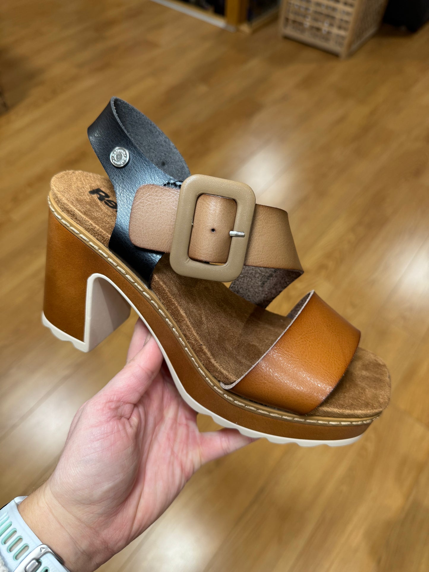Refresh Camel/Black Heeled Sandal