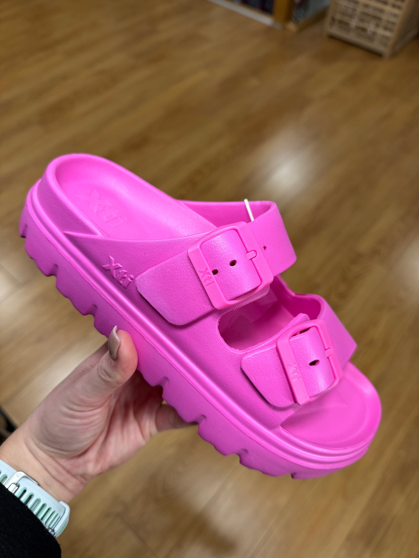 XTI Fuchsia Slider