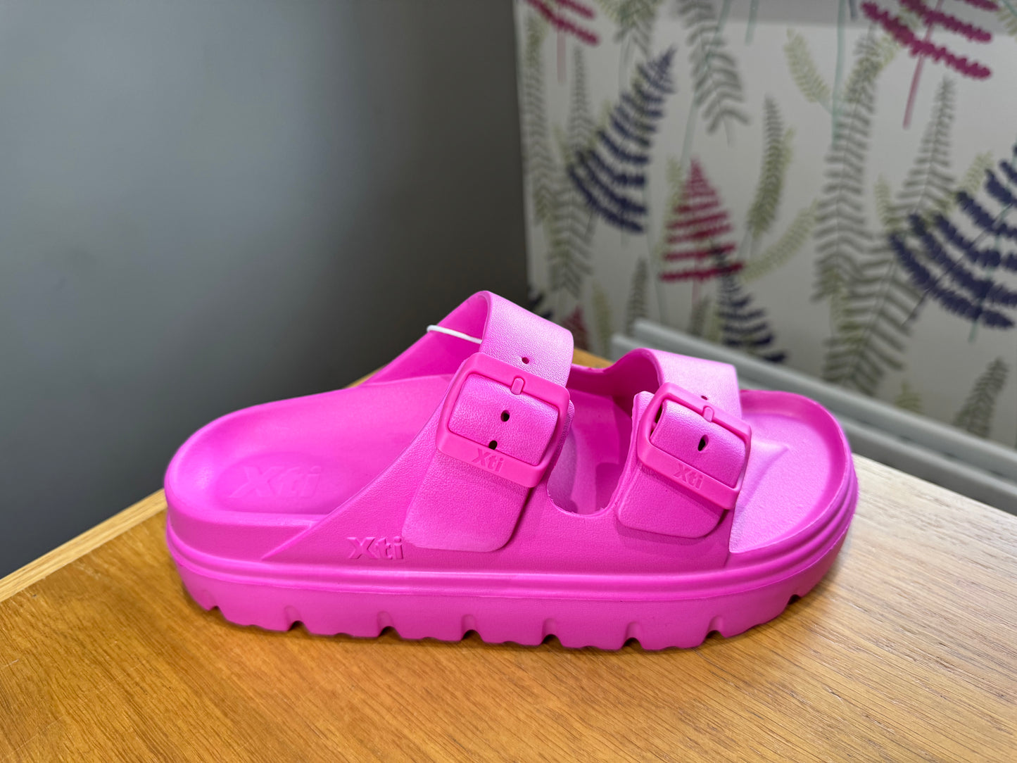 XTI Fuchsia Slider