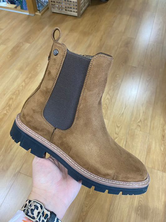 XTI Camel Suede Chelsea Boot