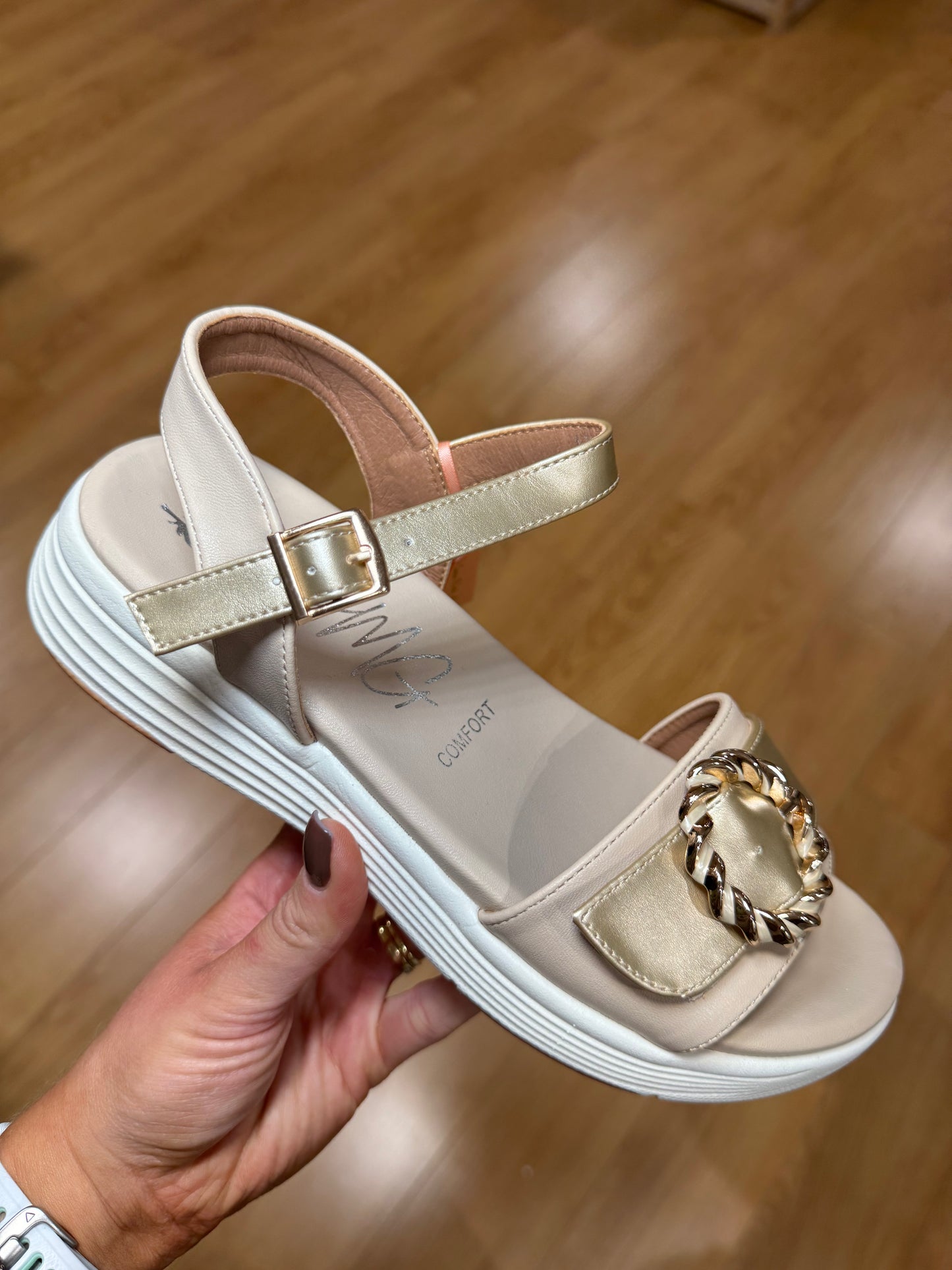 OMG Nikudin Whipped Sandal
