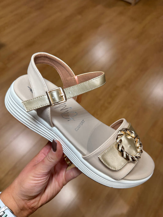 OMG Nikudin Whipped Sandal