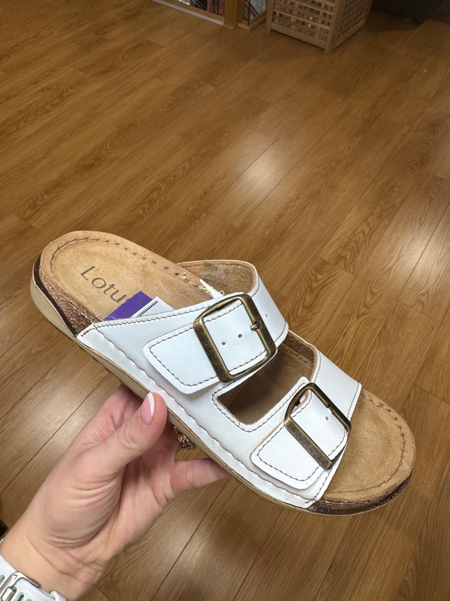 Lotus Trento White Slider