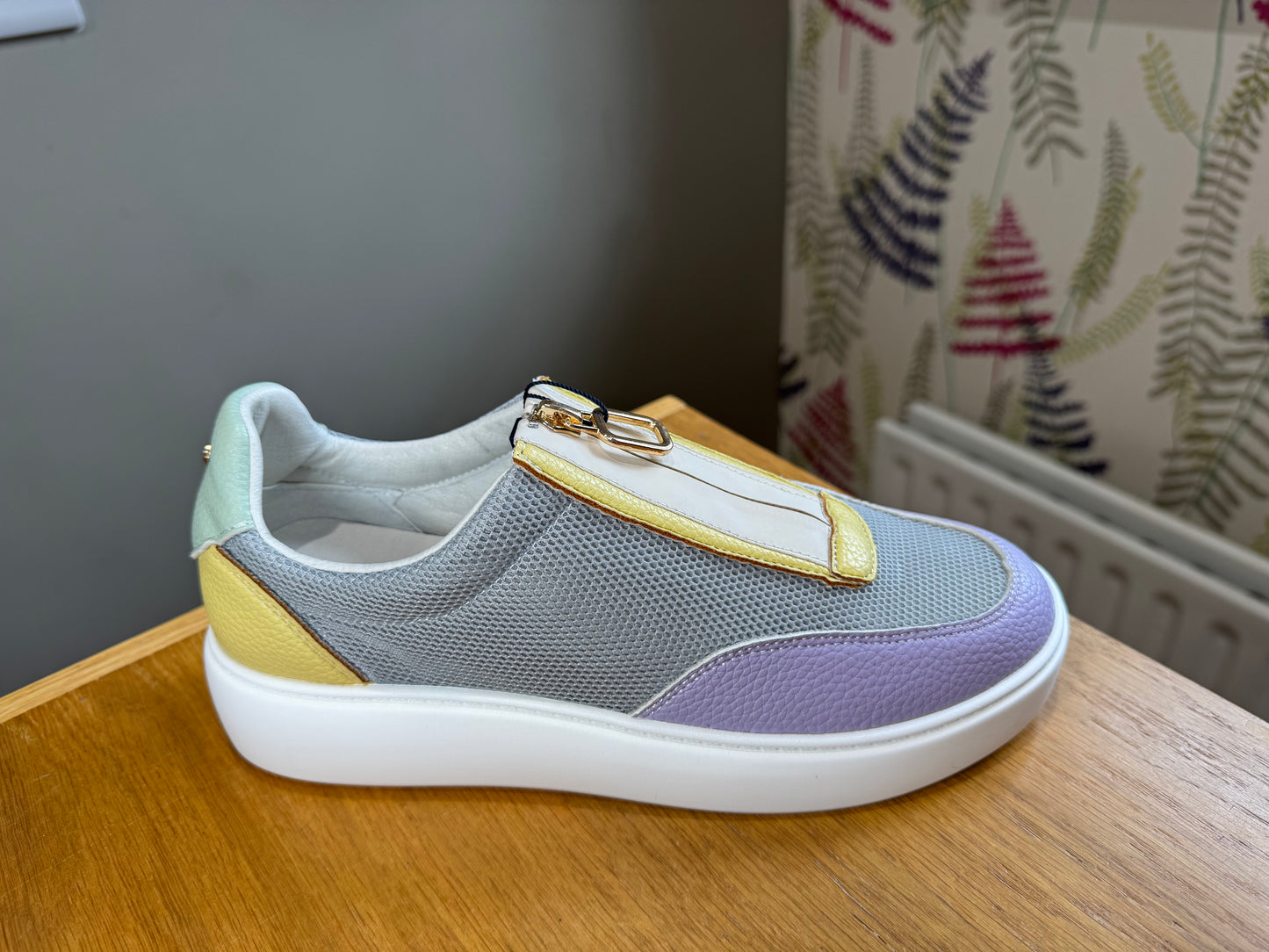 Tommy Bowe for Her Burke Shadow Vibes Trainer