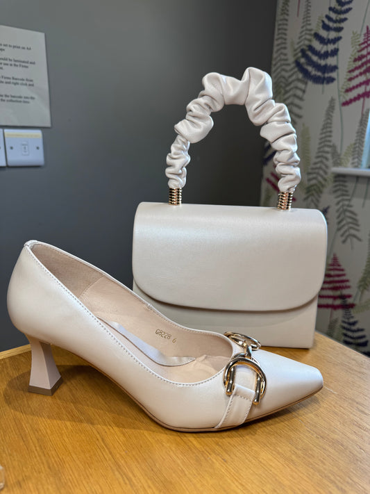 Emis Beige Buckle Court